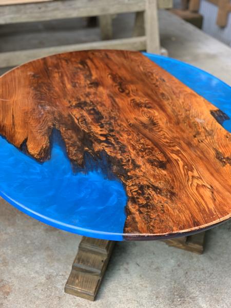 アメリカン・ヴィンテージ風にも相性の良いクリアレジンテーブル製造