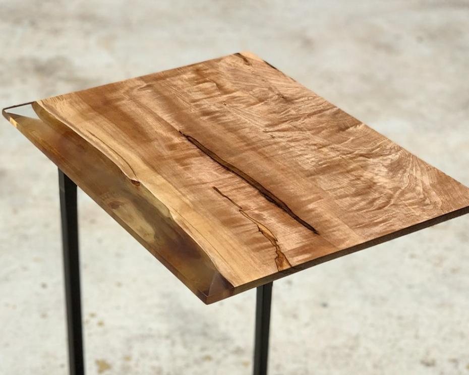 トチのサイドテーブル