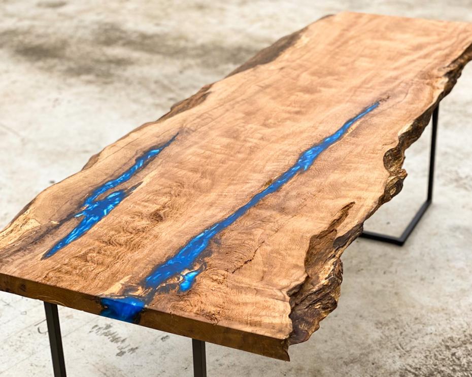 ナラのダイニングテーブル