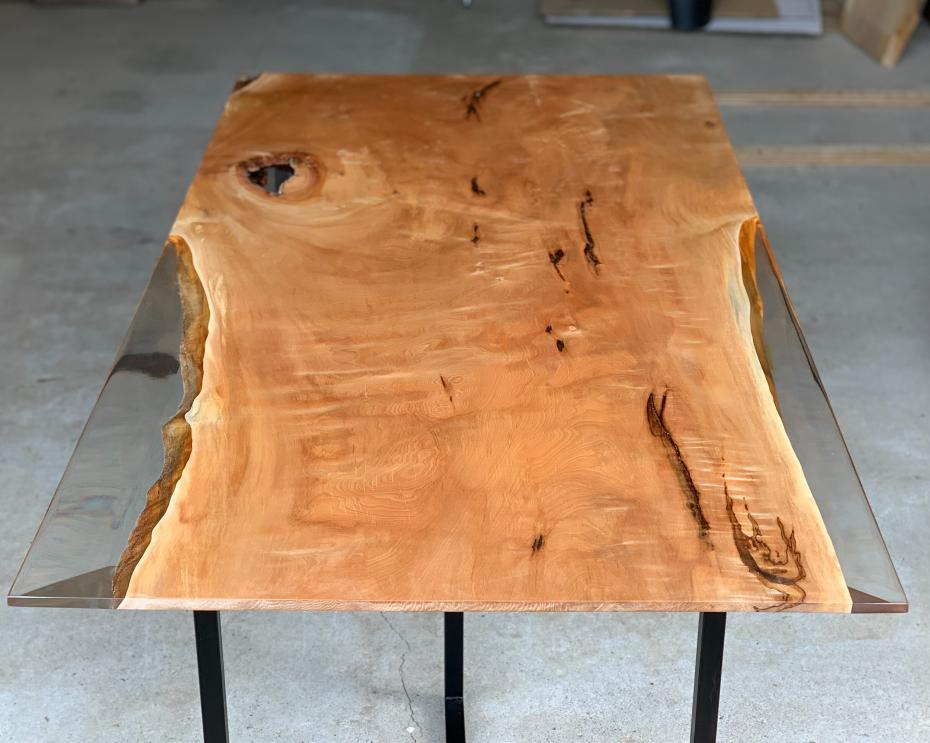 栃のレジンテーブル