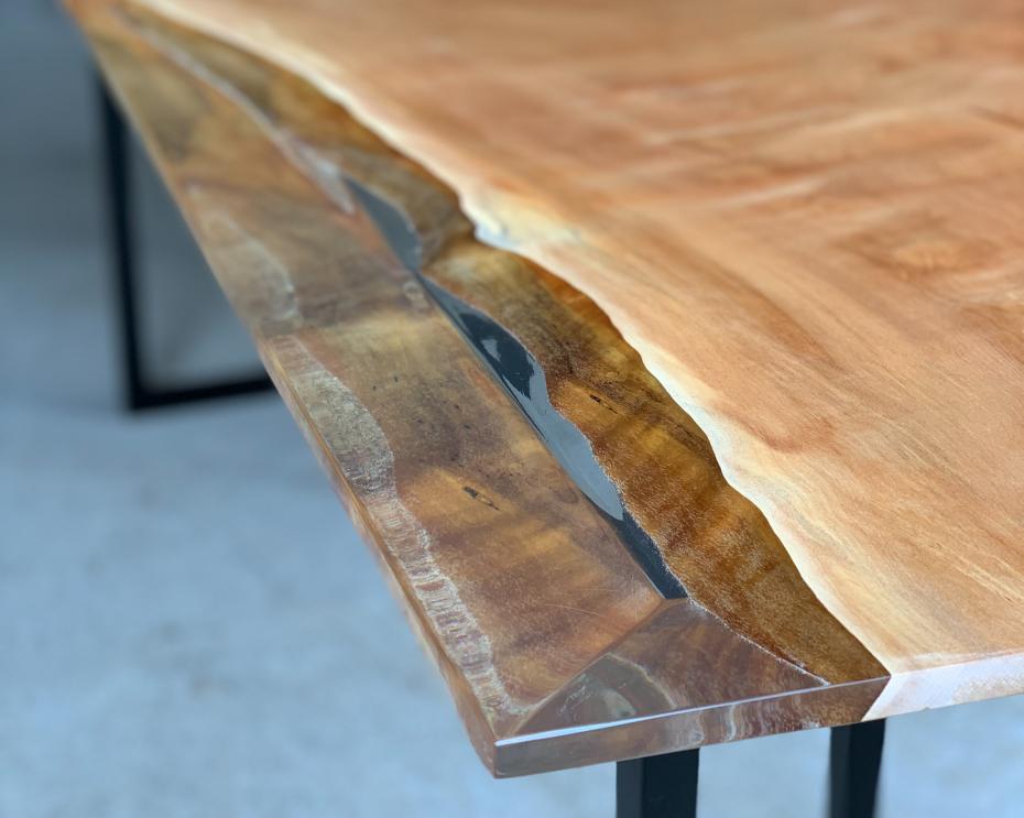 栃のレジンテーブル