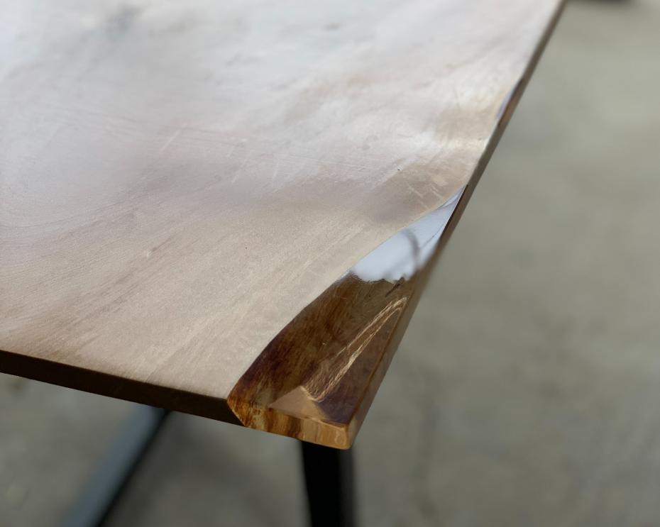 栃のレジンテーブル