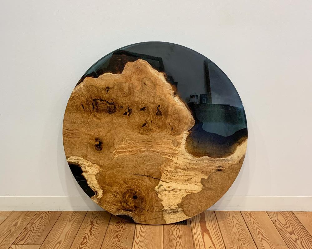 ナラの円形レジンテーブル