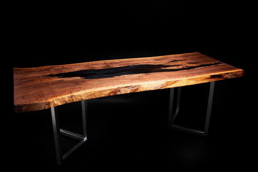 ブラックウォールナットのダイニングテーブル