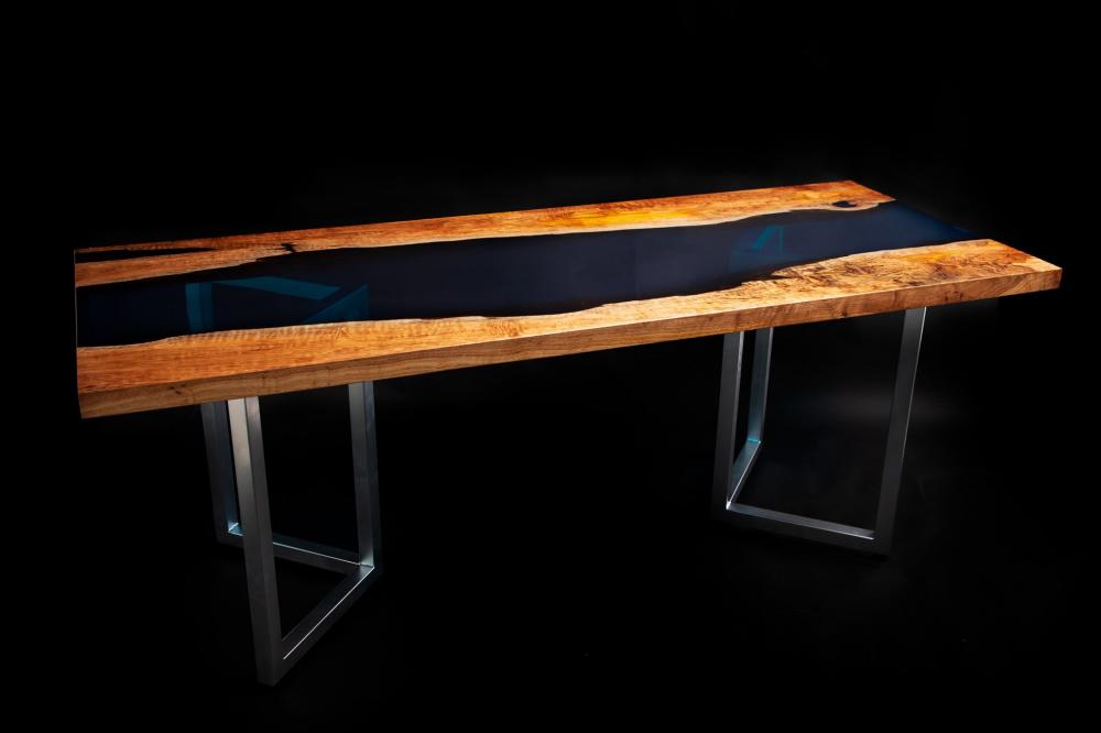 リバーレジンのダイニングテーブル