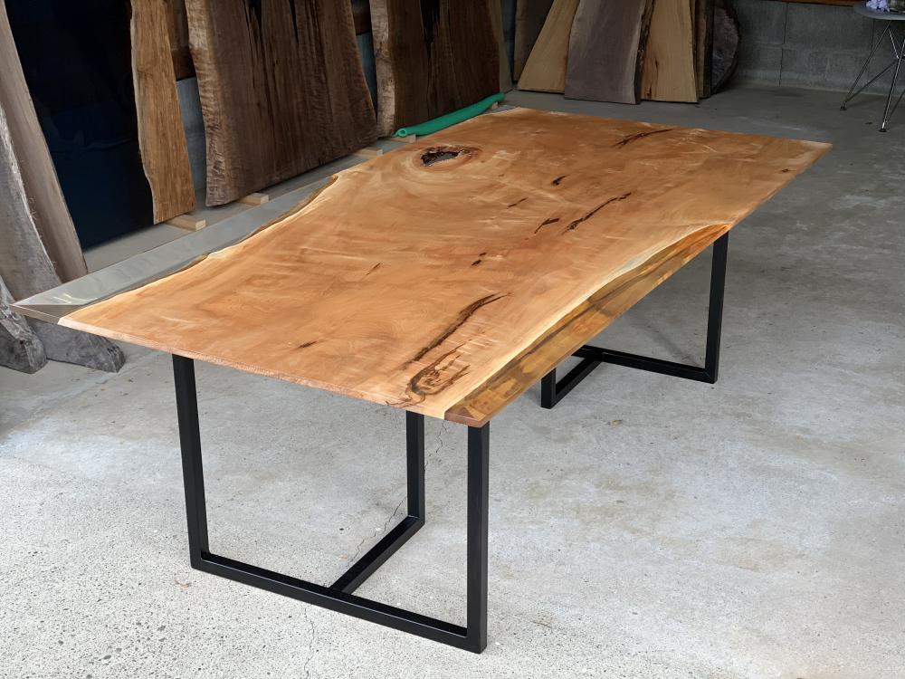 栃のレジンテーブル